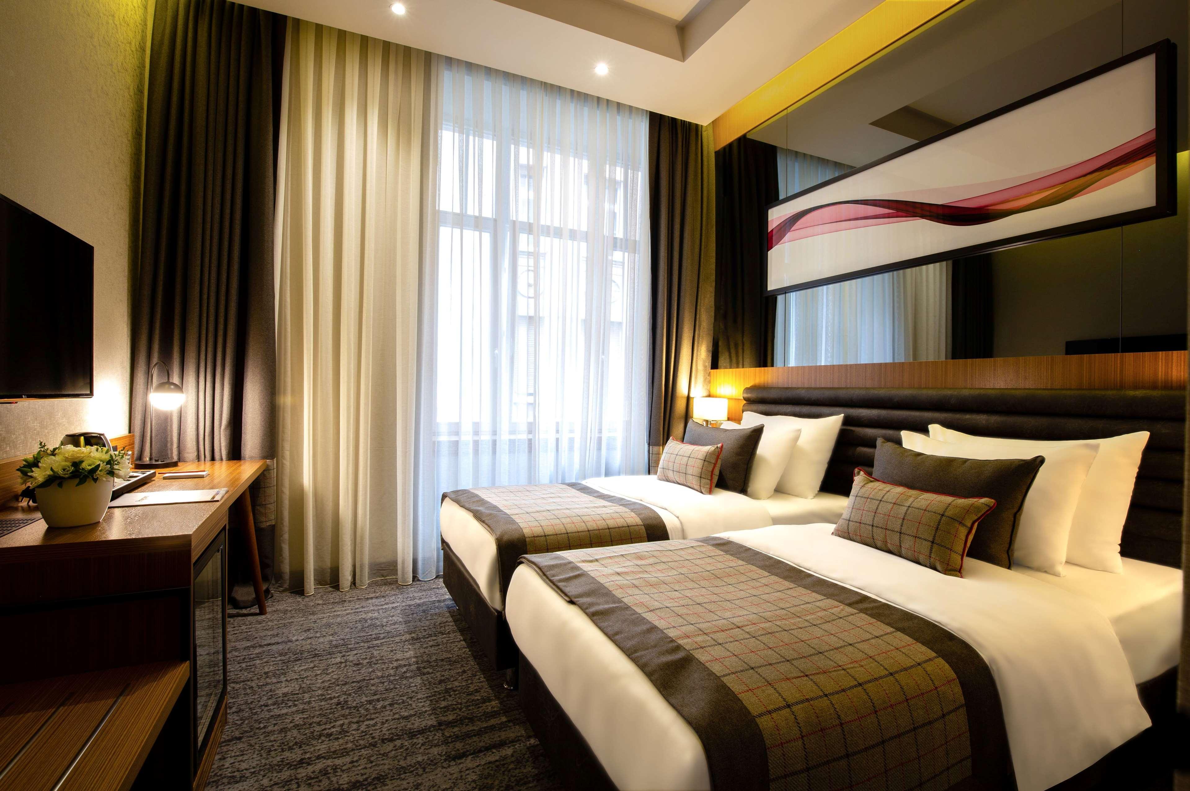 Ramada By Wyndham Budapest City Center Exteriör bild