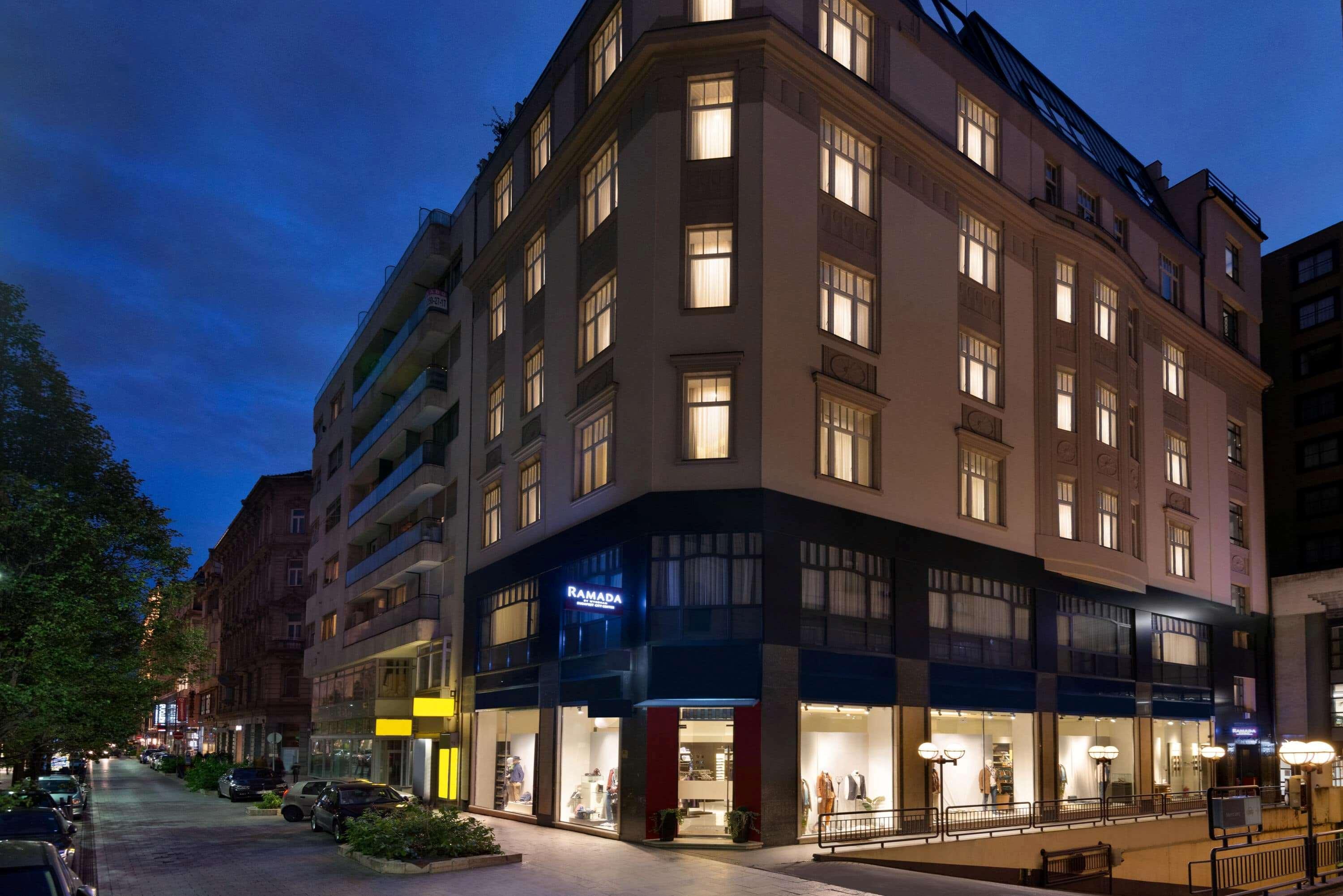 Ramada By Wyndham Budapest City Center Exteriör bild